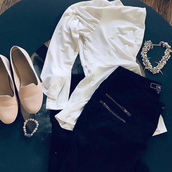 Daisy Fuentes Tops - ❌SOLD❌ 🆑 3/$15 | *Daisy Fuentes* Blouse